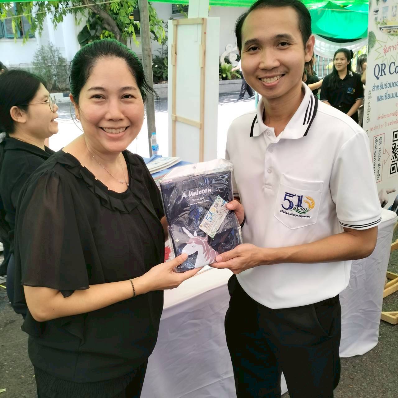 title - คณะทำงานฝ่ายติดตามประเมินผลการจัดงาน วันคล้ายวันสถาปนาสำนักงานการปฏิรูปที่ดินเพื่อเกษตรกรรม (ส.ป.ก.) ครบรอบ 51 ปี เปิดตั้งจุดให้ผู้ร่วมงานได้ร่วมสนุก เล่นเกมส์ และตอบแบบประเมินผลการจัดงาน ผ่านระบบออนไลน์